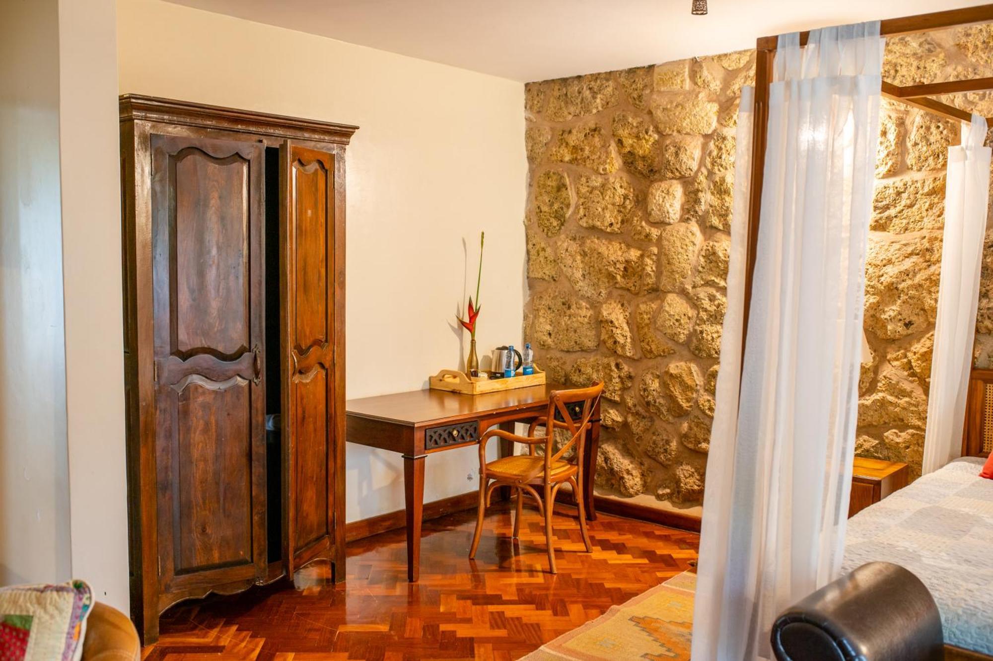 Zereniti House Hotell Muyaka Exteriör bild